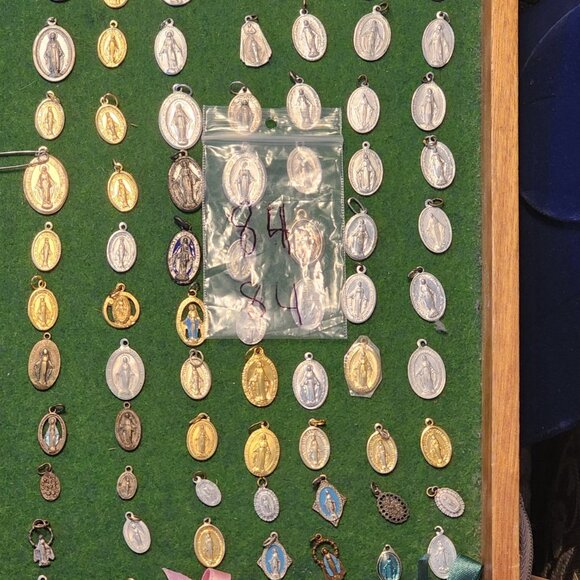 Huge Lot of Around 200 Devotional Catholic Religious Medals, LOW PRICE $1 each - Picture 7 of 7